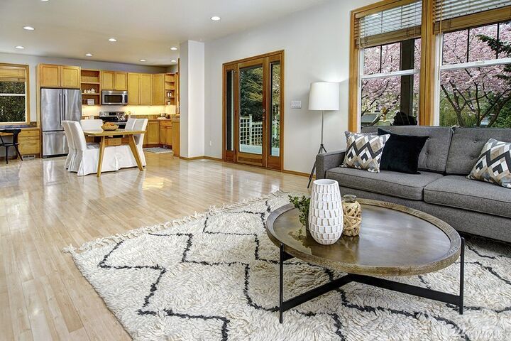 Property Photo:  530 9th Ave  WA 98033 