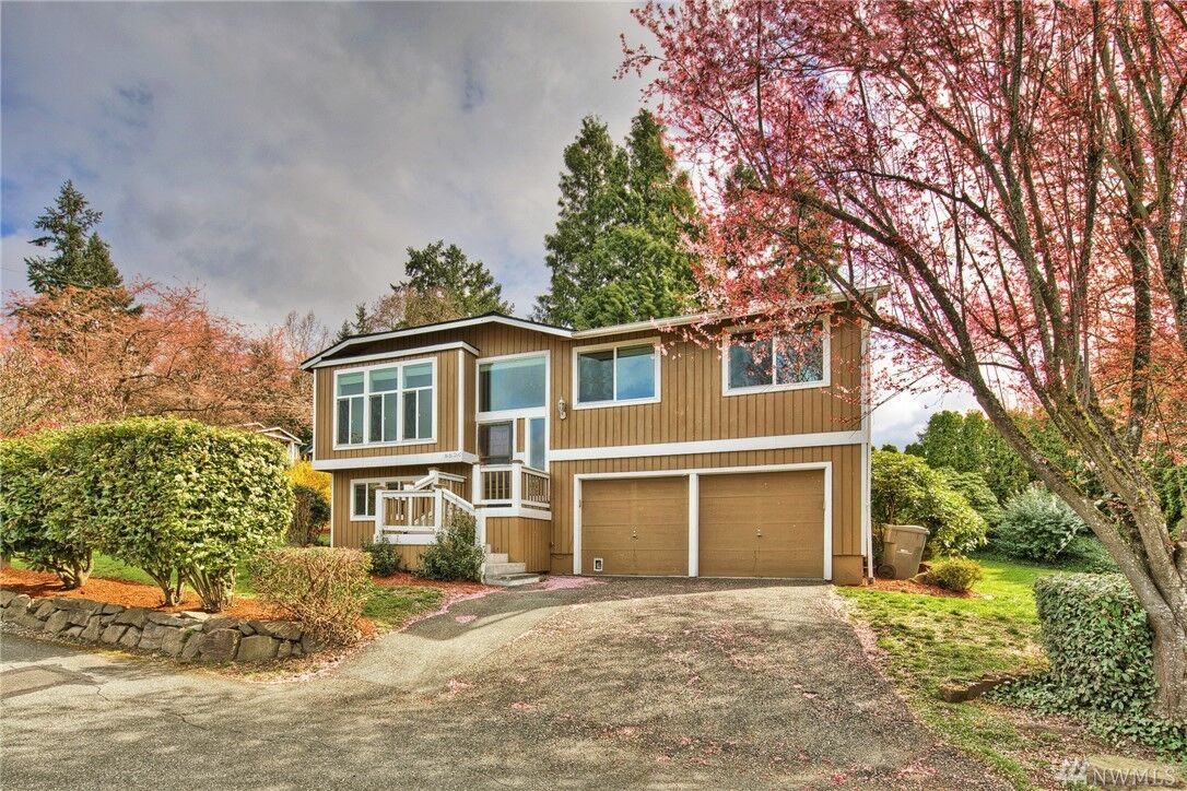 Property Photo:  8824 113th Place NE  WA 98033 