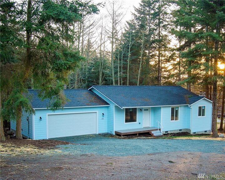 Property Photo:  707 NE Circle Dr  WA 98239 