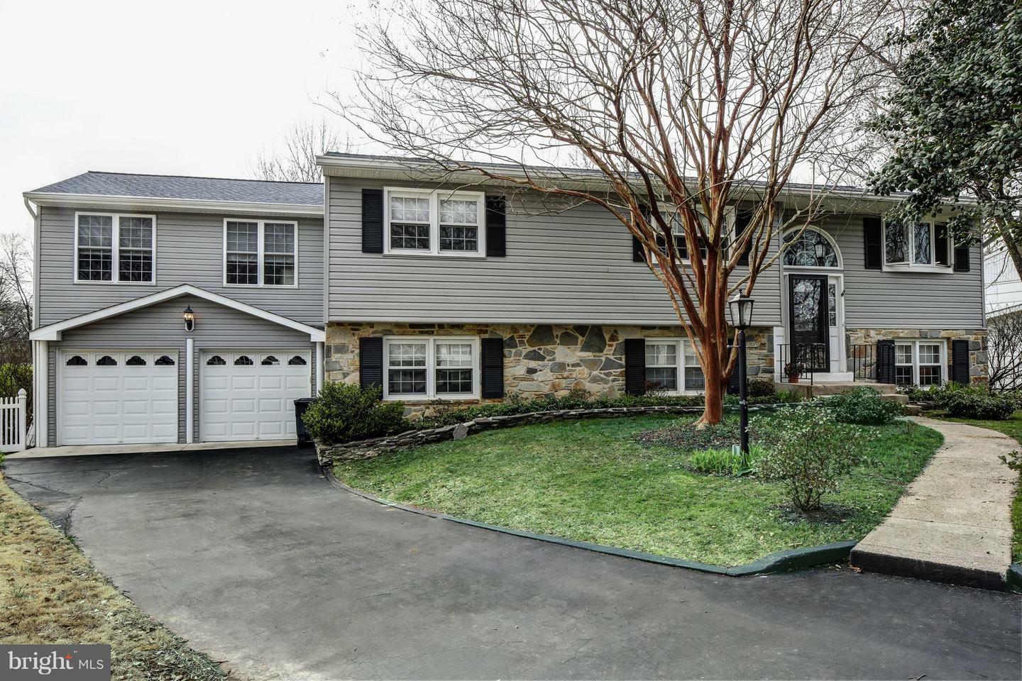 Property Photo: 215 Kathy Court MD 21146