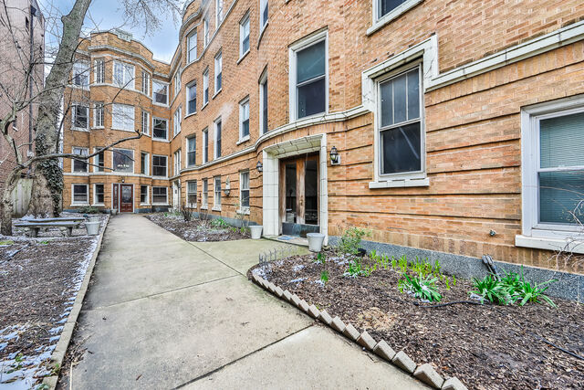 Property Photo: 737 Brompton Avenue 2S IL 60657