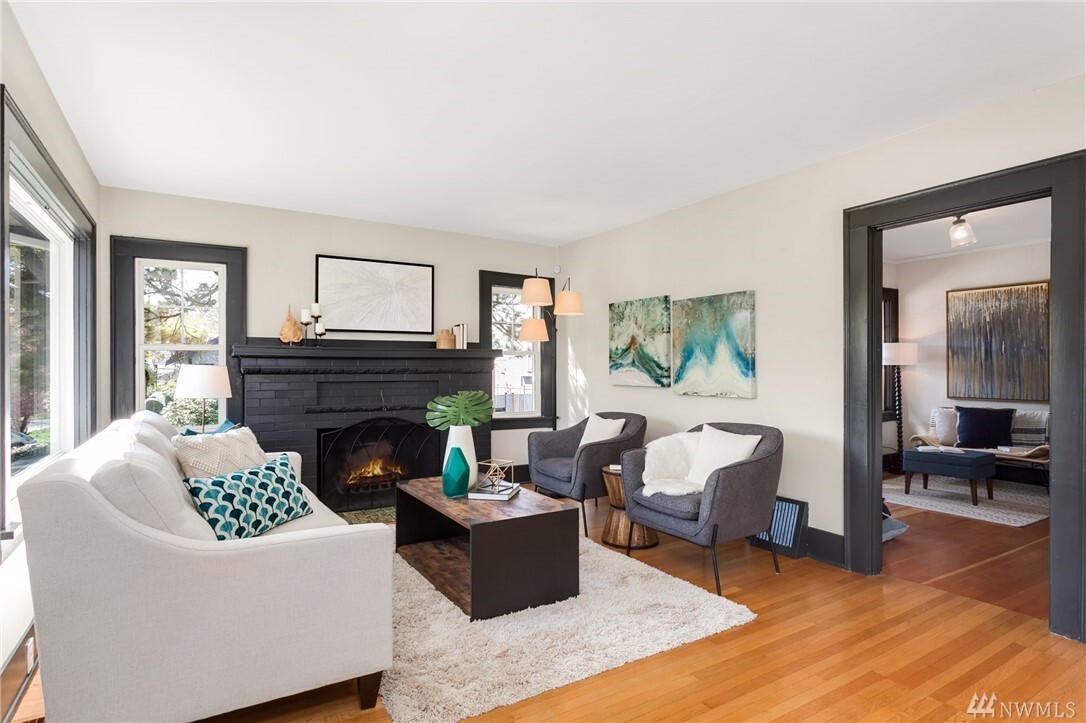 Property Photo:  902 NE 62nd St  WA 98115 