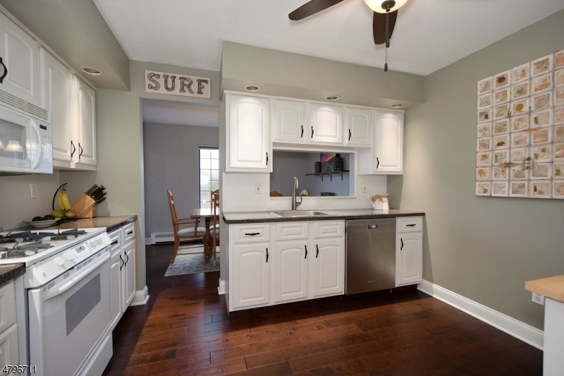 Property Photo: 14 Kensington Rd 14E NJ 07928