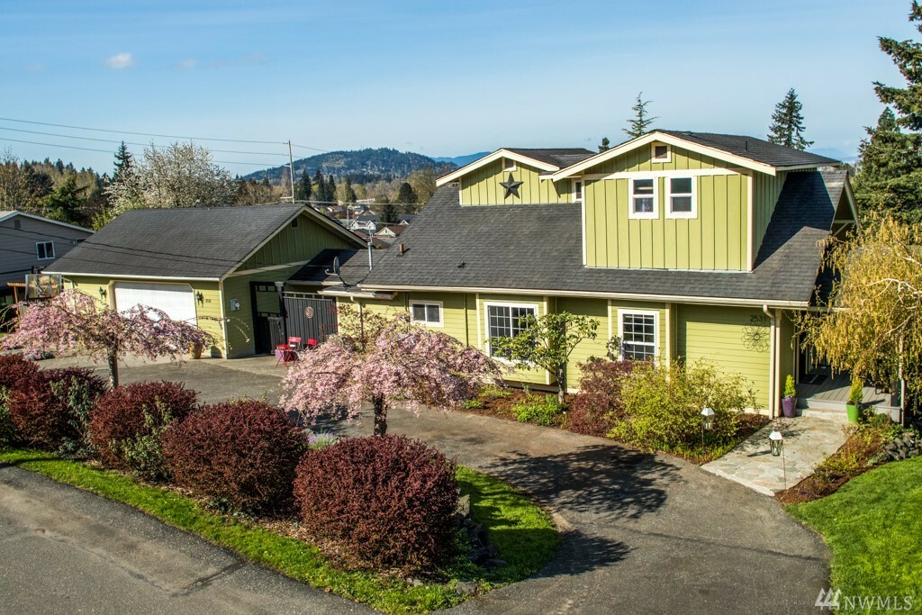 Property Photo:  2531 Huron St  WA 98226 