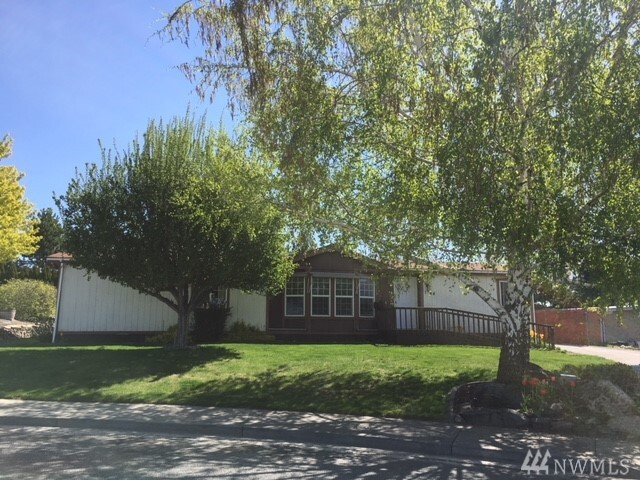 Property Photo: 1744 S Kent Plz WA 98802