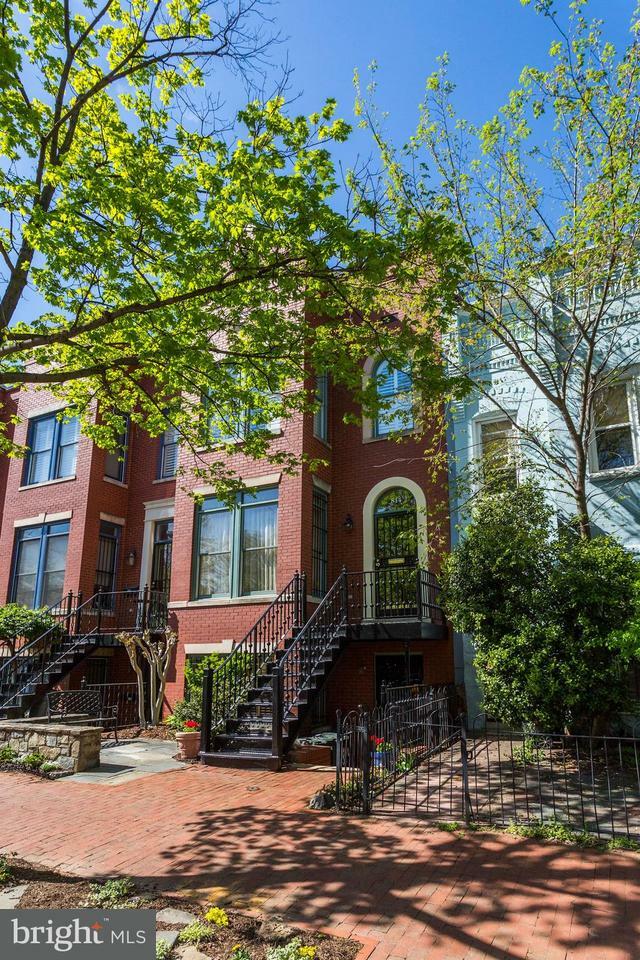 Property Photo: 814 Constitution Avenue NE DC 20002