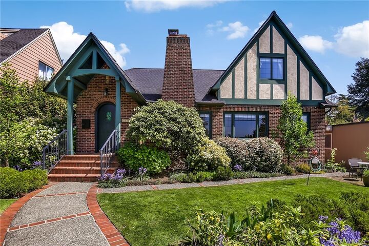 Property Photo:  4108 43rd Avenue NE  WA 98105