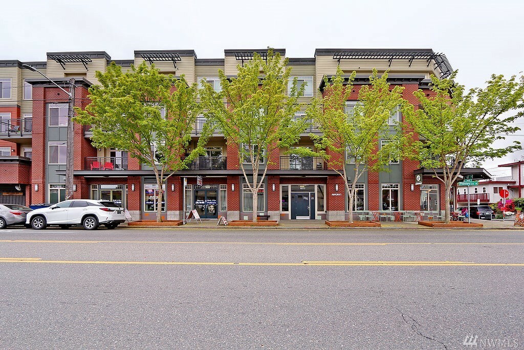 Property Photo:  6015 Phinney Ave N 105  WA 98103 