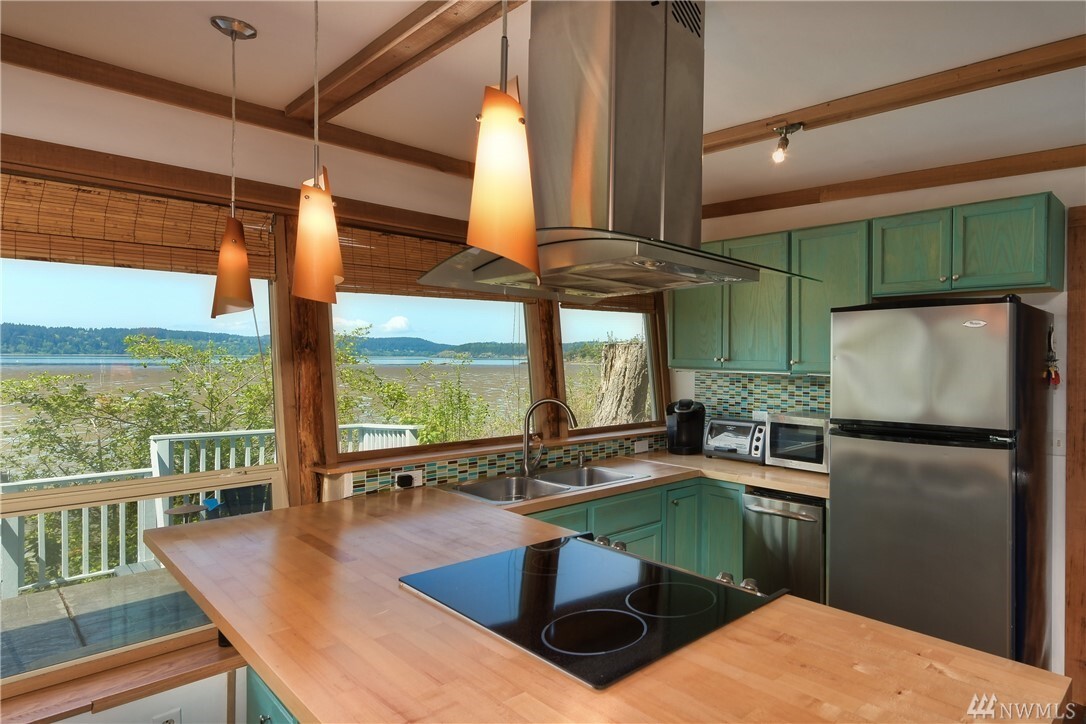 Property Photo:  18176 Capet Zalsiluce  WA 98257 