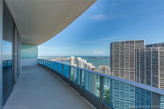 Property Photo:  200 Biscayne Boulevard Way 5204  FL 33131 
