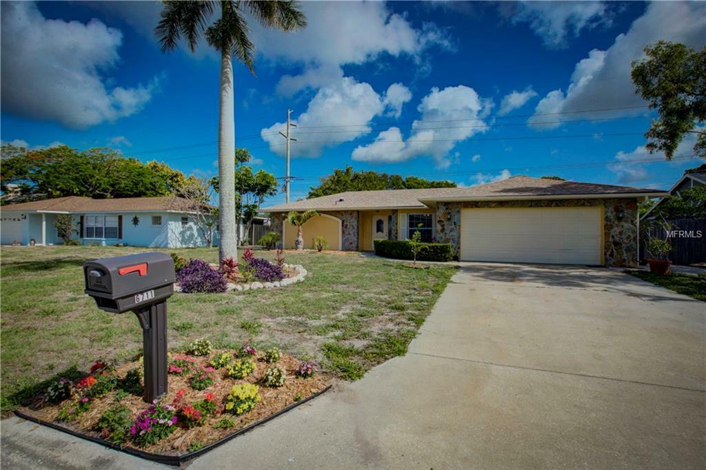 Property Photo:  6711 2nd Avenue Circle W  FL 34209 