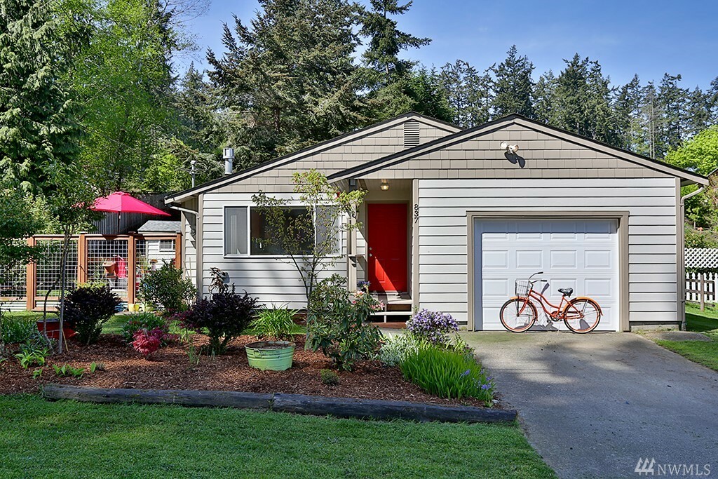 Property Photo:  837 Decker Ave  WA 98260 