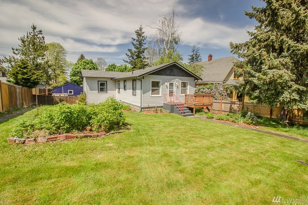 Property Photo:  1017 Mason St  WA 98225 