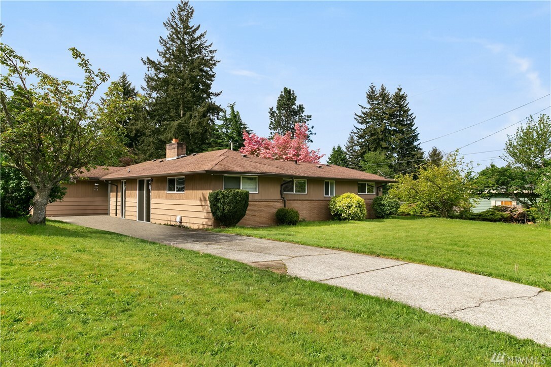 Property Photo:  11405 SE 182nd Street  WA 98055 