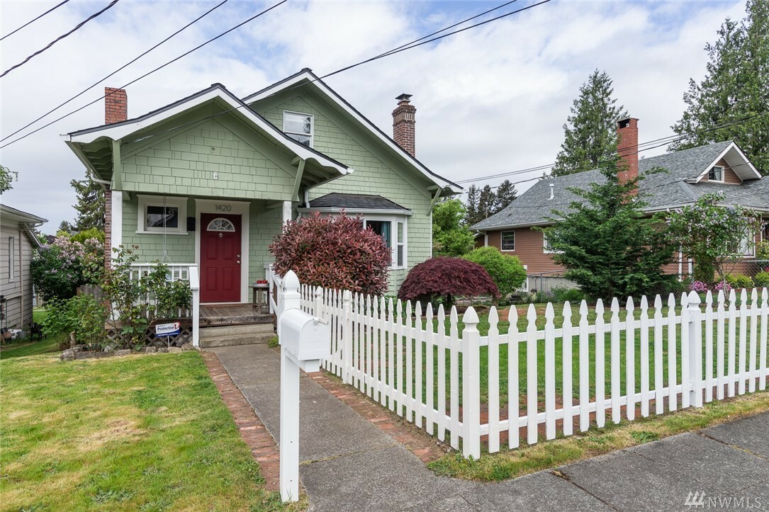 Property Photo:  1420 S Washington St  WA 98405 