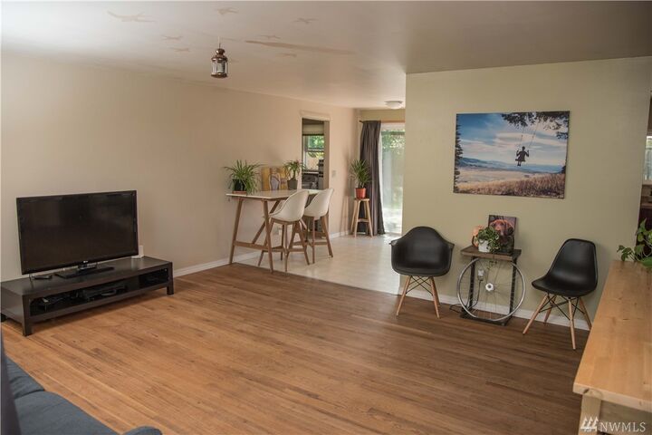 Property Photo:  1307 N Main St  WA 98926 