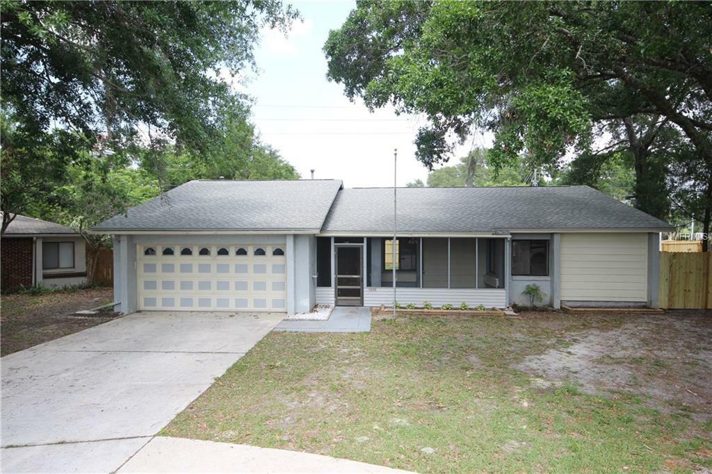 Property Photo: 1050 Huntington Court FL 32750
