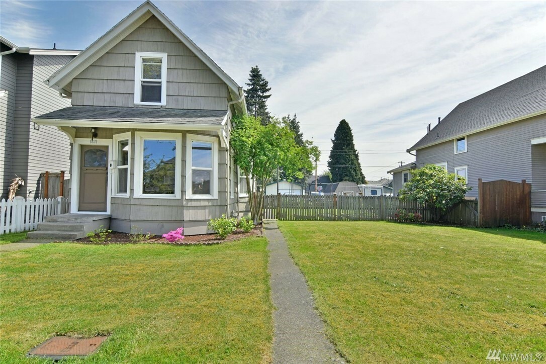 Property Photo: 1821 Colby Ave WA 98201