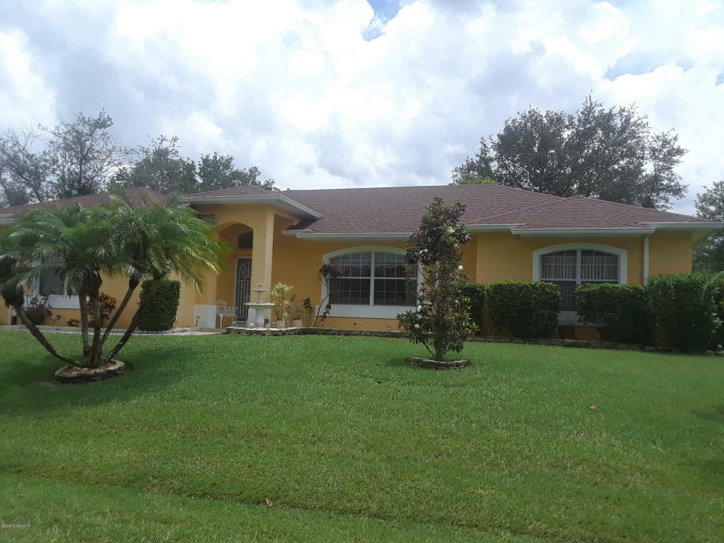 Property Photo: 1699 Ashboro Circle SE FL 32909