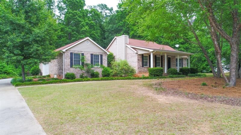 Property Photo:  1013 Hamilton Drive   30248 