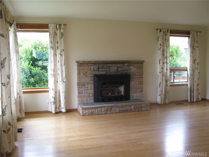 Property Photo: 5431 46 Avenue SW WA 98136