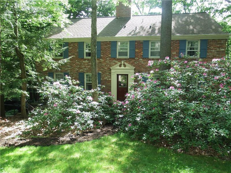 Property Photo:  2384 Oakview Drive  PA 15237 