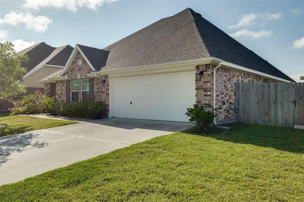 Property Photo: 3913 Glenoak Drive TX 77581