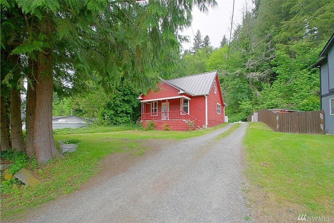 Home for sale in Wilkeson 631 Railroad Ave, Wilkeson, WA 98396