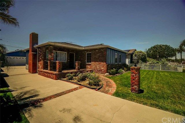 Property Photo:  339 E 19th Street  CA 92627 