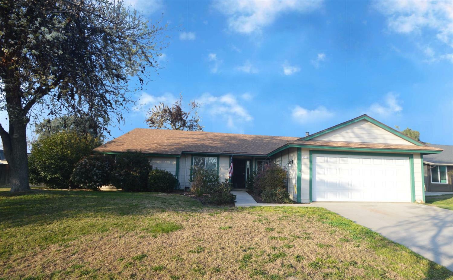 1512 Hillcrest Avenue  Tulare CA 93274 photo