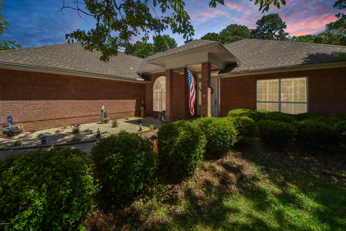 Property Photo: 407 Timber Lane FL 32405