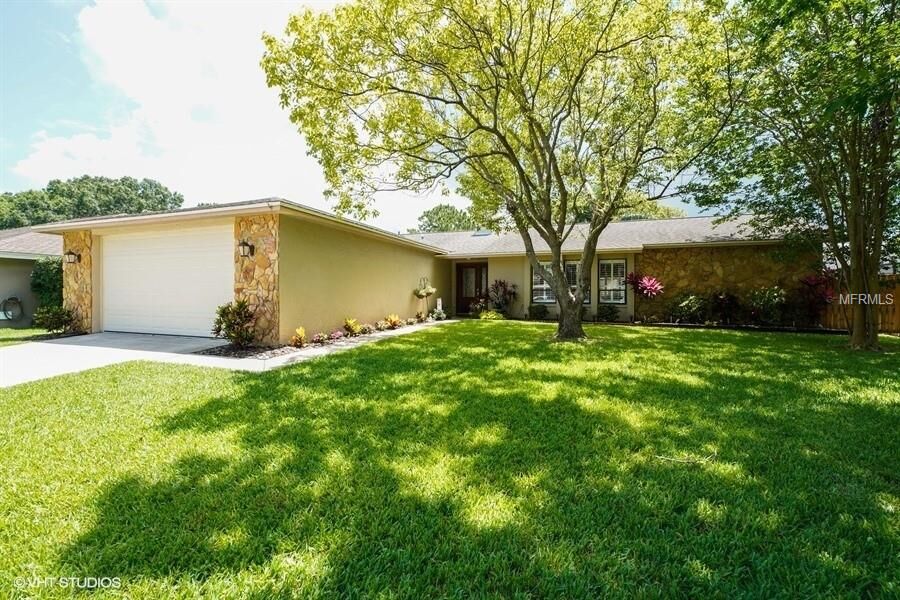 Property Photo: 259 Millstone Drive FL 34683