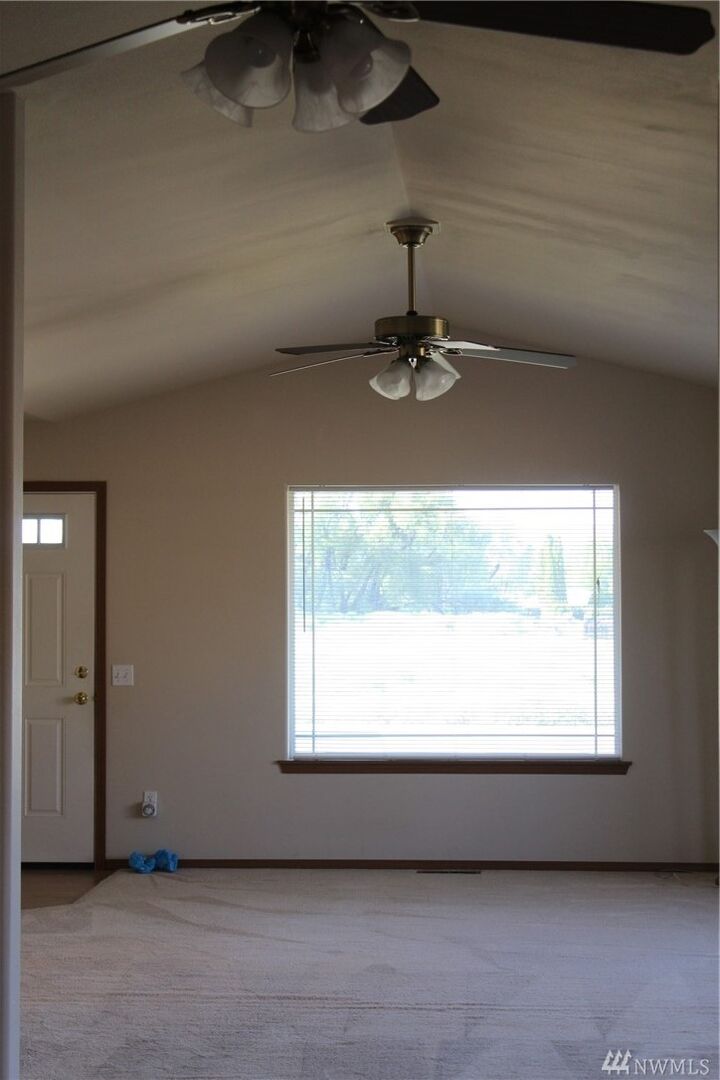 Property Photo: 107 W Greenfield Ave WA 98926