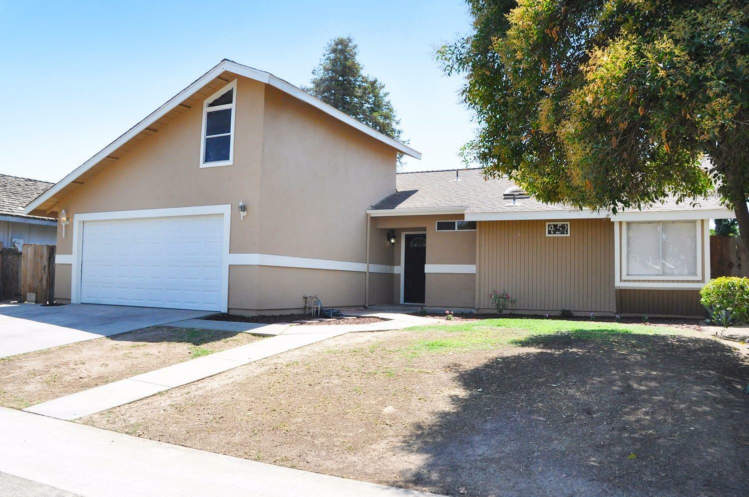 Property Photo:  451 W League Avenue  CA 93274 