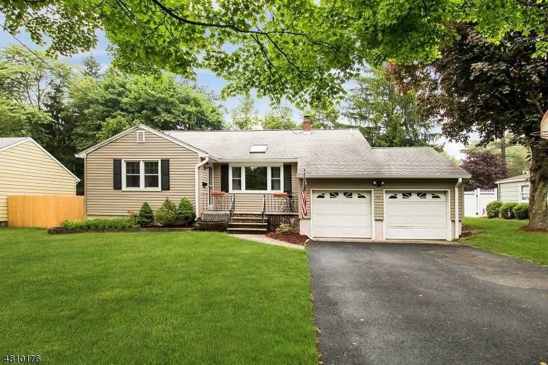 Property Photo:  43 Oak Dr  NJ 07068 