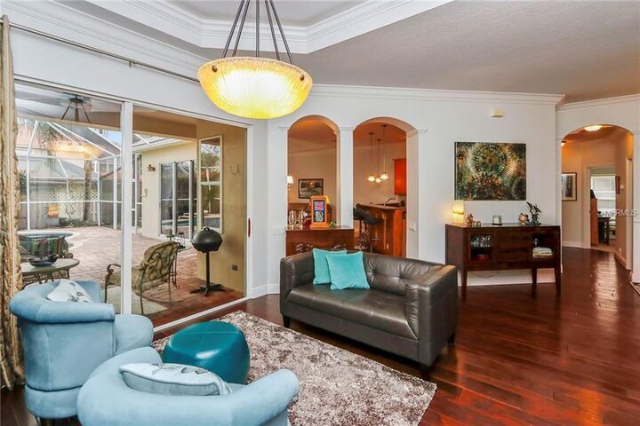 Property Photo:  9208 Meadow Lane Court  FL 33647 