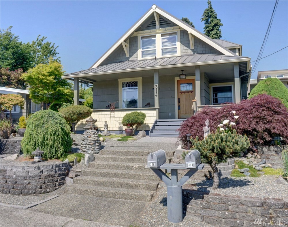 Property Photo:  314 10th Ave W  WA 98033 