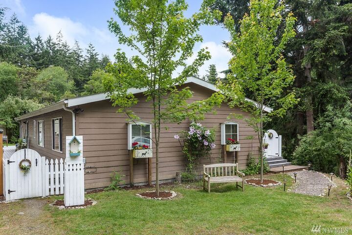 157 Rhodena Dr  Coupeville WA 98239 photo