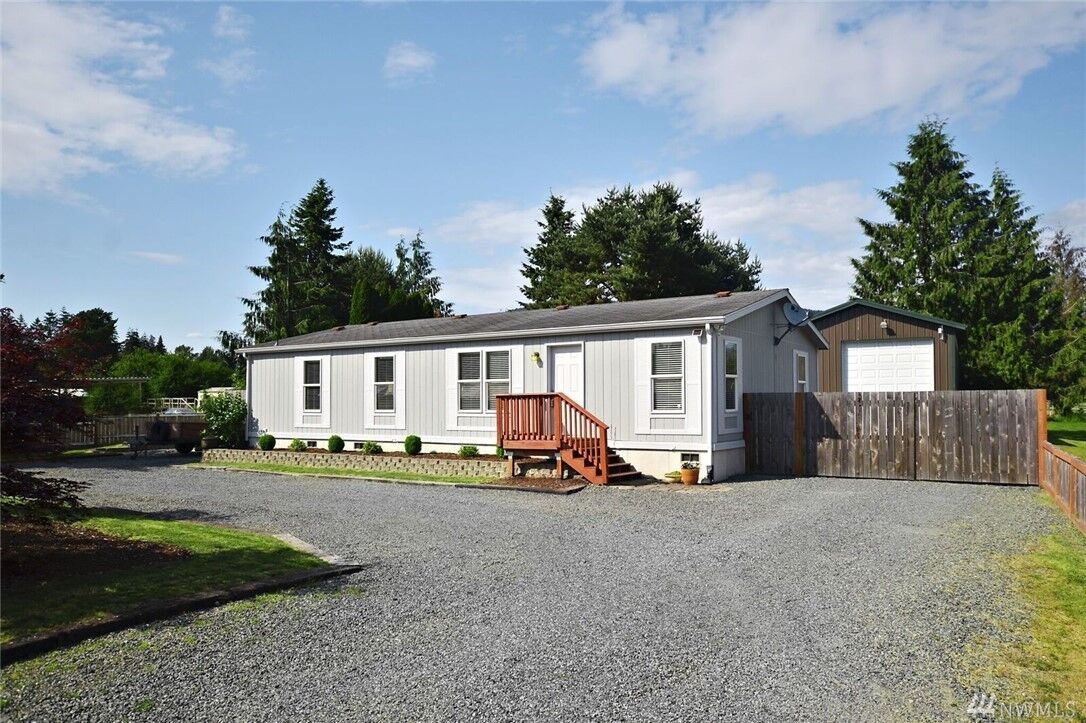 Property Photo:  17621 Engebretsen  WA 98252 