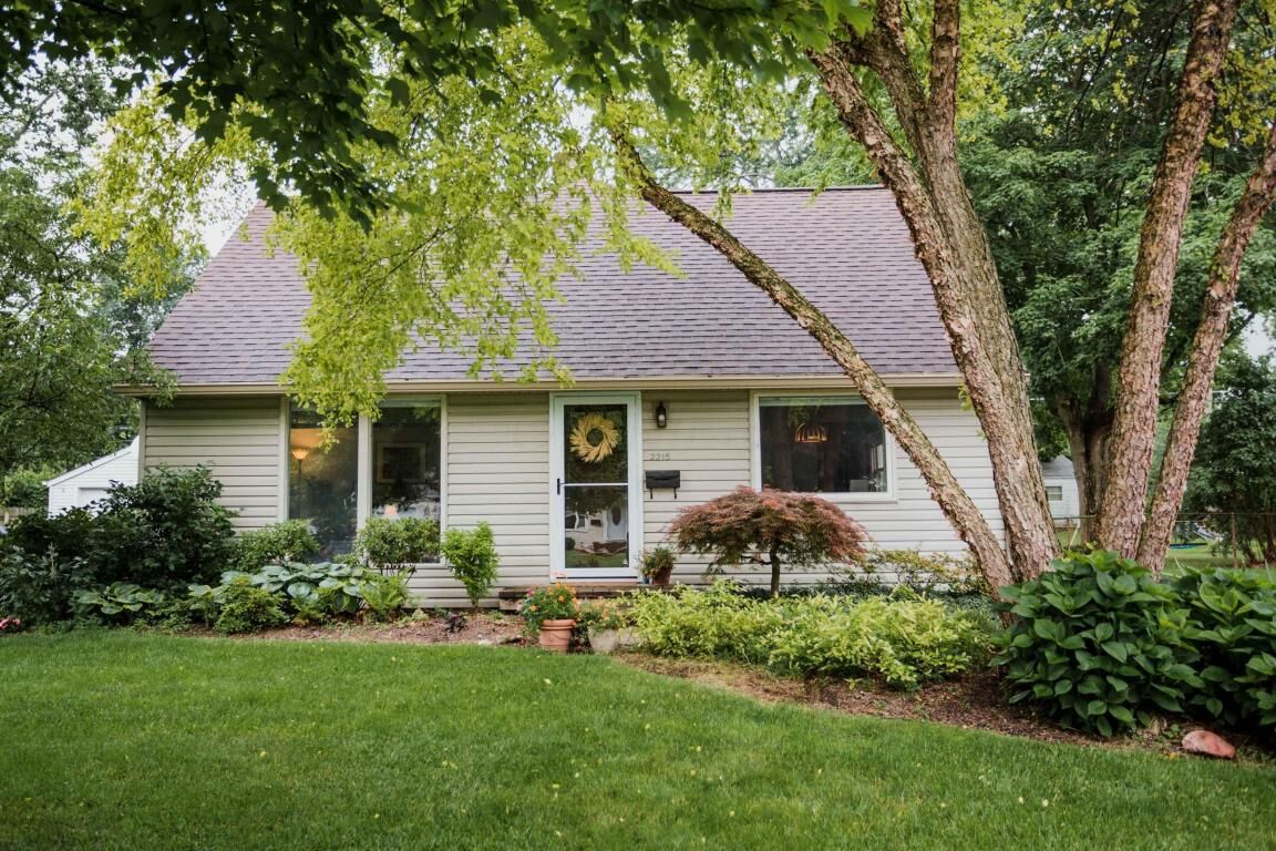 Property Photo:  2215 Cranford Road  OH 43221 