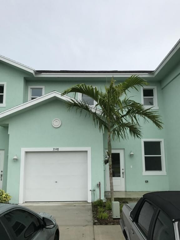 Property Photo:  