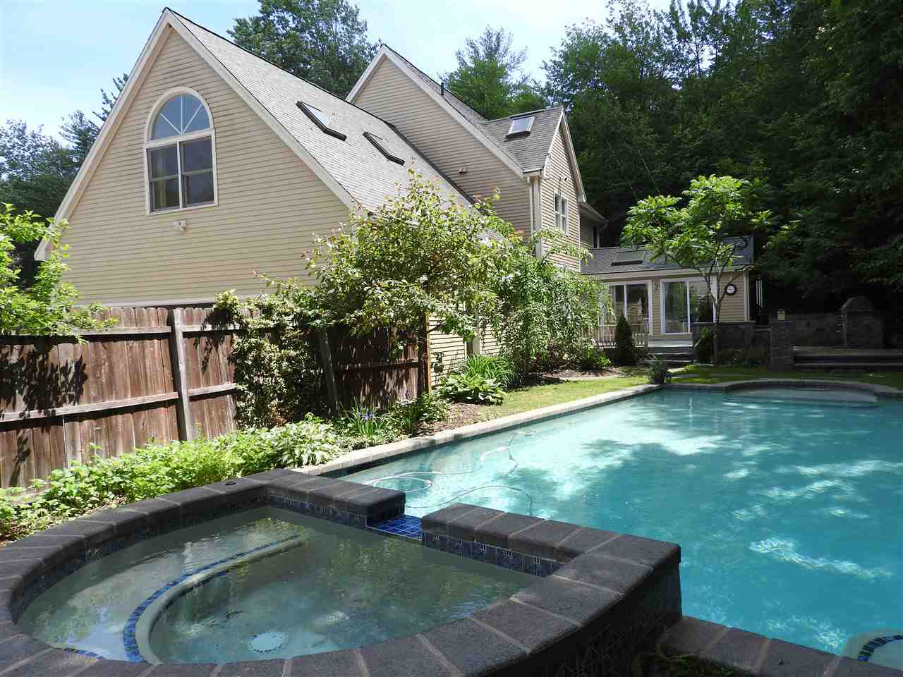 Property Photo:  3 Audley Drive  NH 03304 