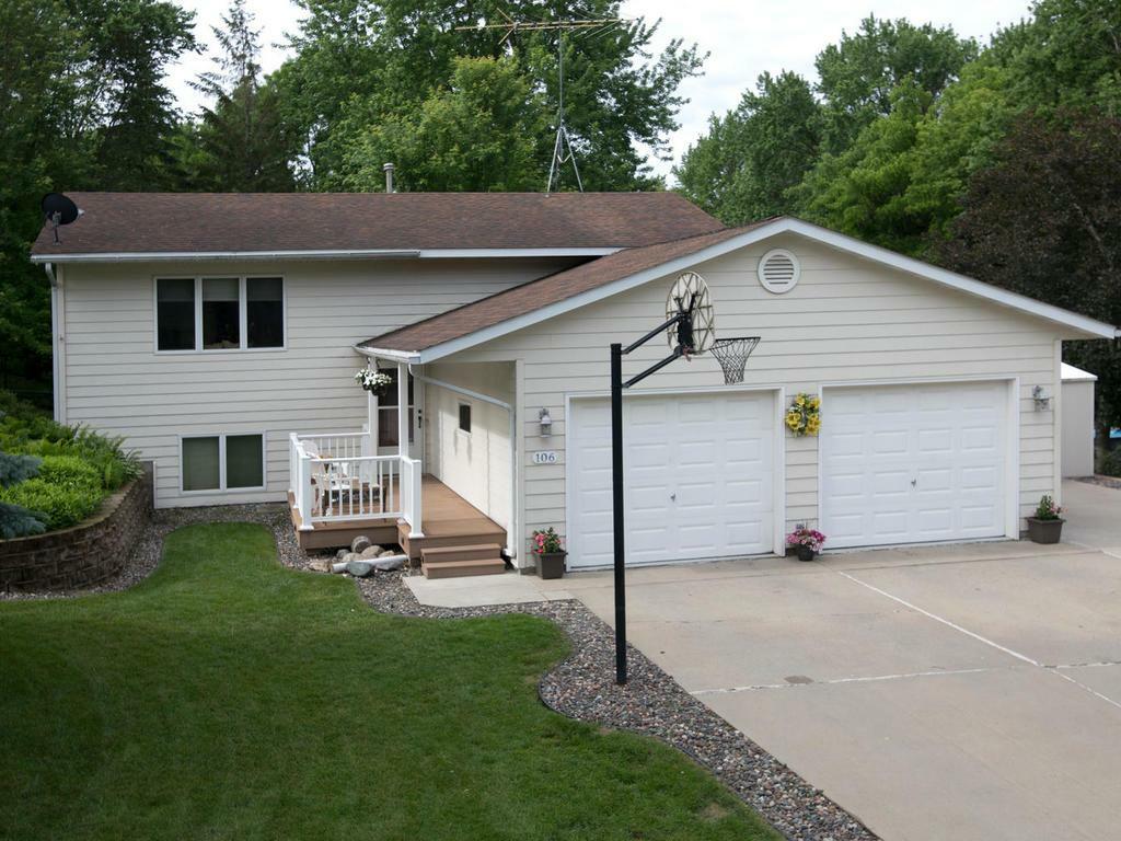 Property Photo:  106 Highview Lane  MN 55313 