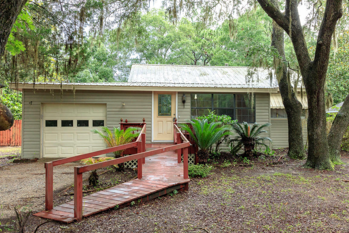 Property Photo:  910 Illinois Avenue  FL 32444 