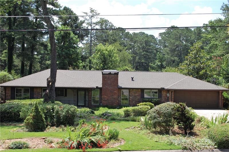 Property Photo: 4855 Lansbury Drive 30342