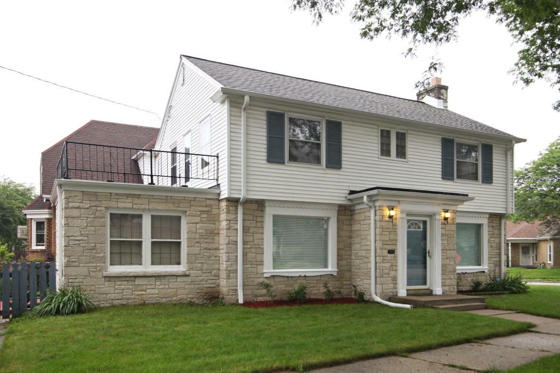 Property Photo: 3206 N Norwood Pl WI 53216