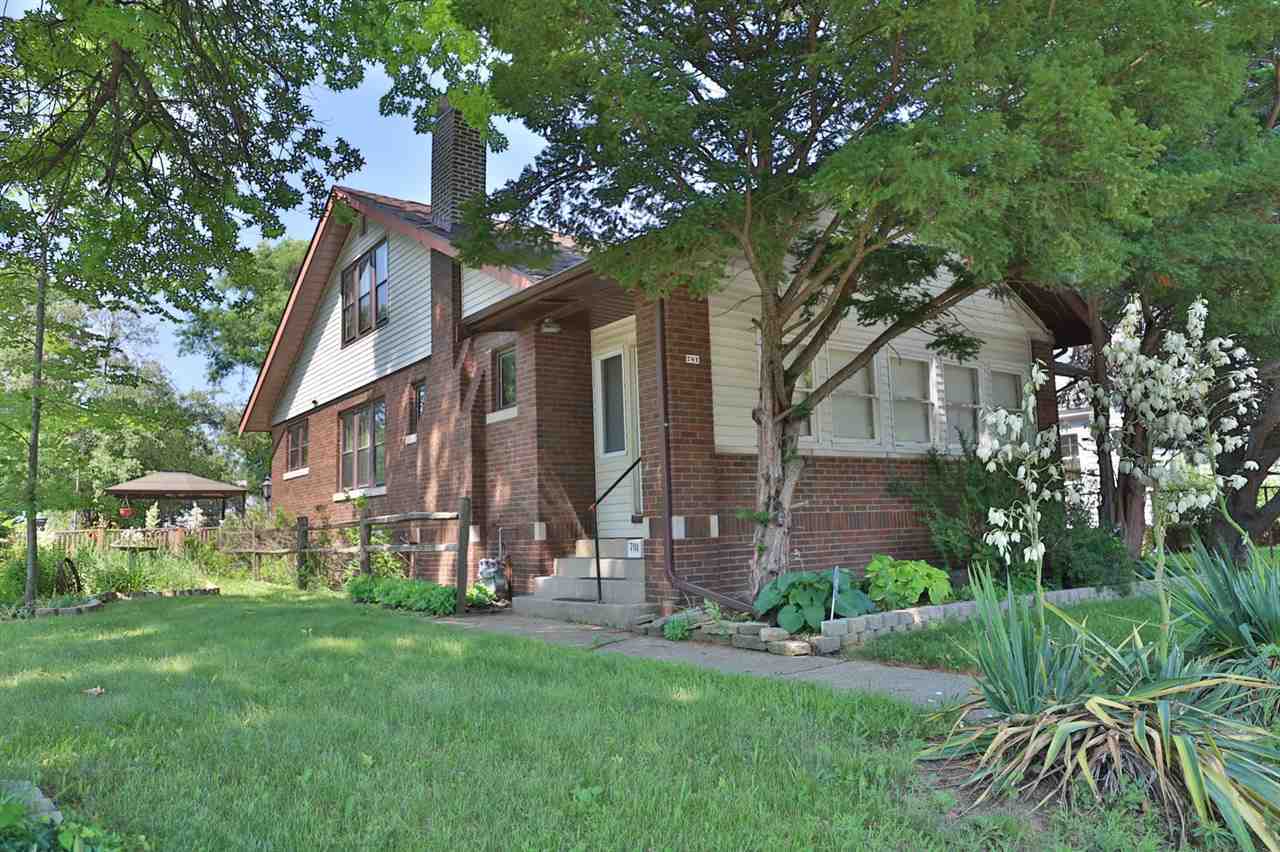 Property Photo:  701 E McClure  IL 61603 