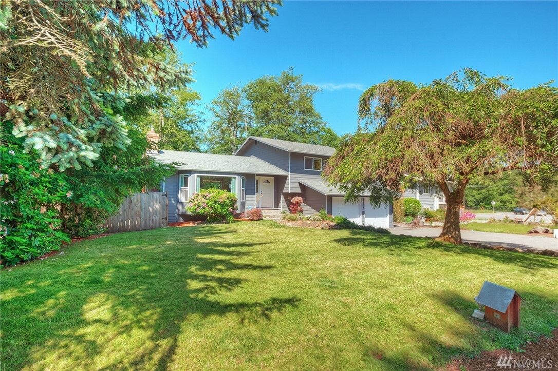 Property Photo:  14422  49th Place W  WA 98026 