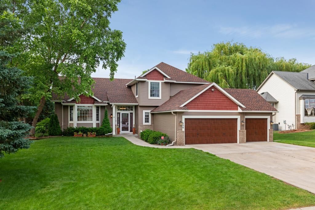 Property Photo:  256 Windsor Lane  MN 55115 