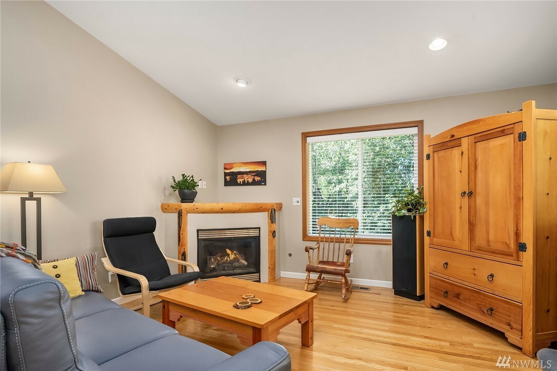 Property Photo:  3431 Nassau St  WA 98201 